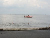 Wenn's schon so regnet, kann man auch baden gehen.