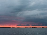 Nachdem wir den ungastlichen Vitter-Yachthafen verlassen haben, werden wir mit einem traumhaften Sonnenuntergang belohnt.