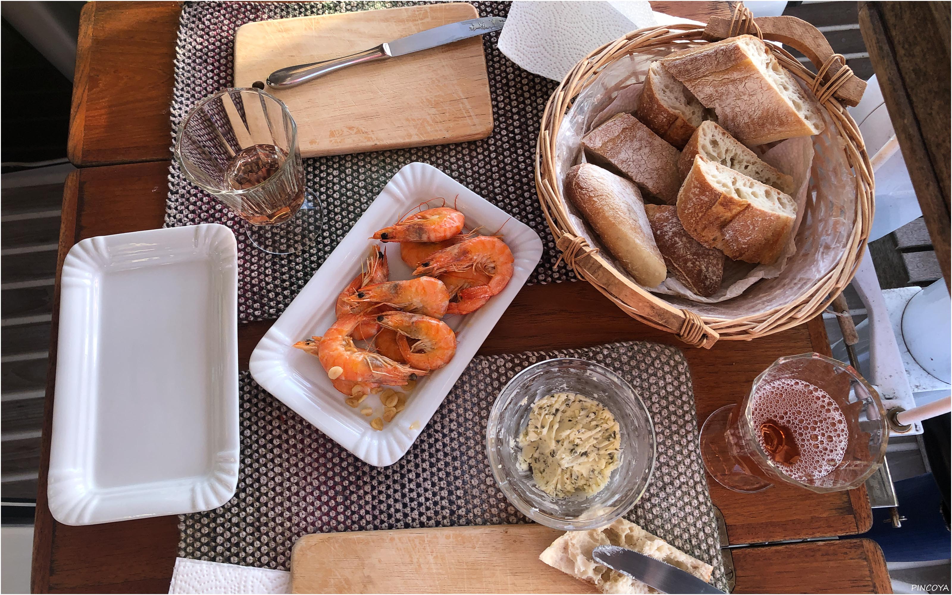 „In Knoblauchbutter, mit Knoblauchbutter und für den Abgang einen Rosé 😋“