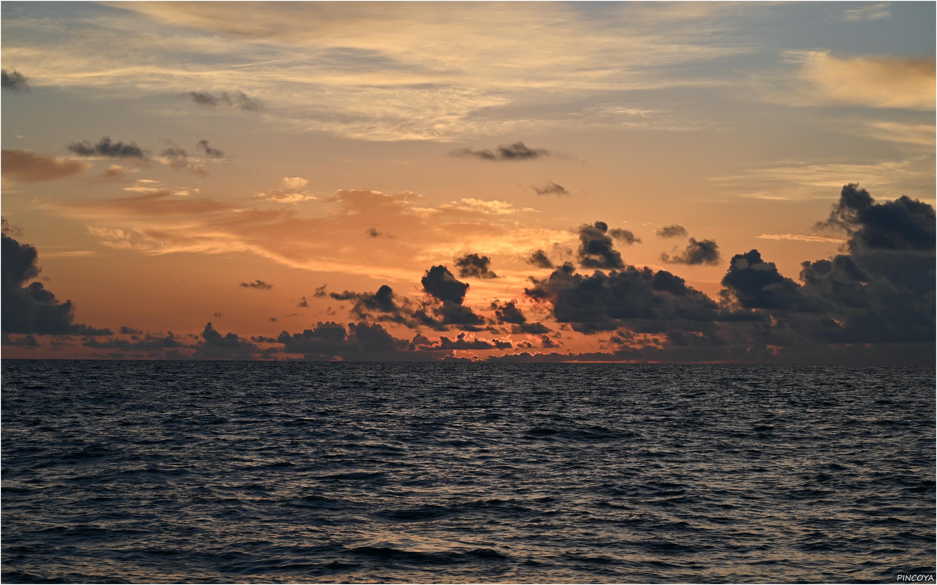 „Unser erster Sonnenaufgang dieser Überfahrt.“