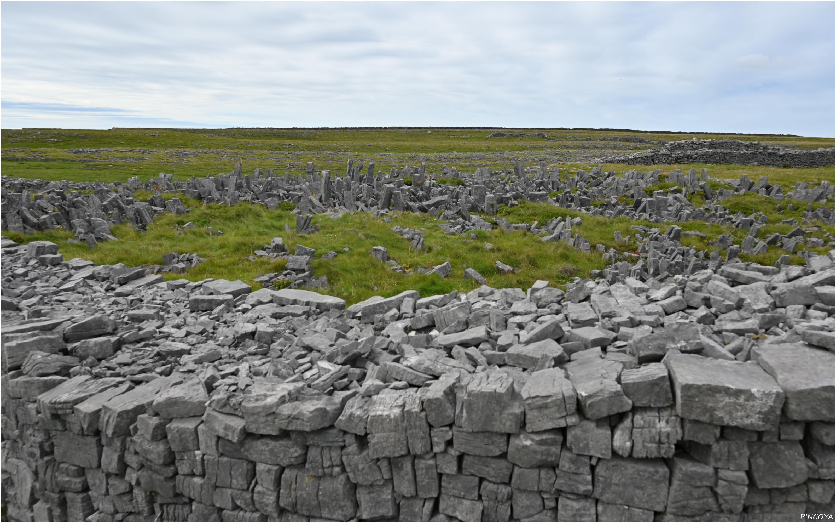 „Die aufrechten Steine sind kein Zufall der Natur, vor 3.000 Jahren wurden sie aufgestellt, um es Angreifern schwerer zu machen, voranzukommen. “