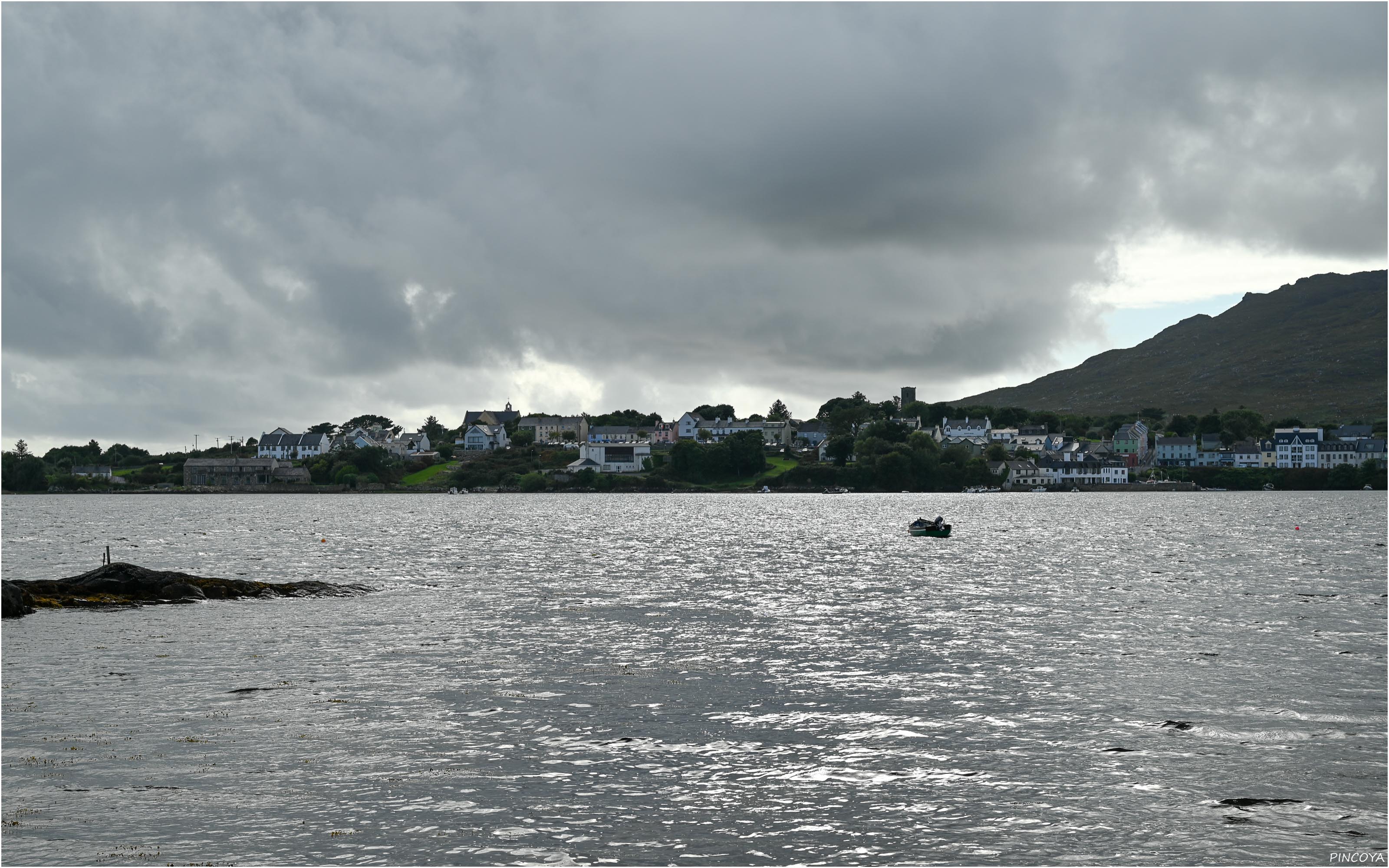 „Roundstone im Gegenlicht.“