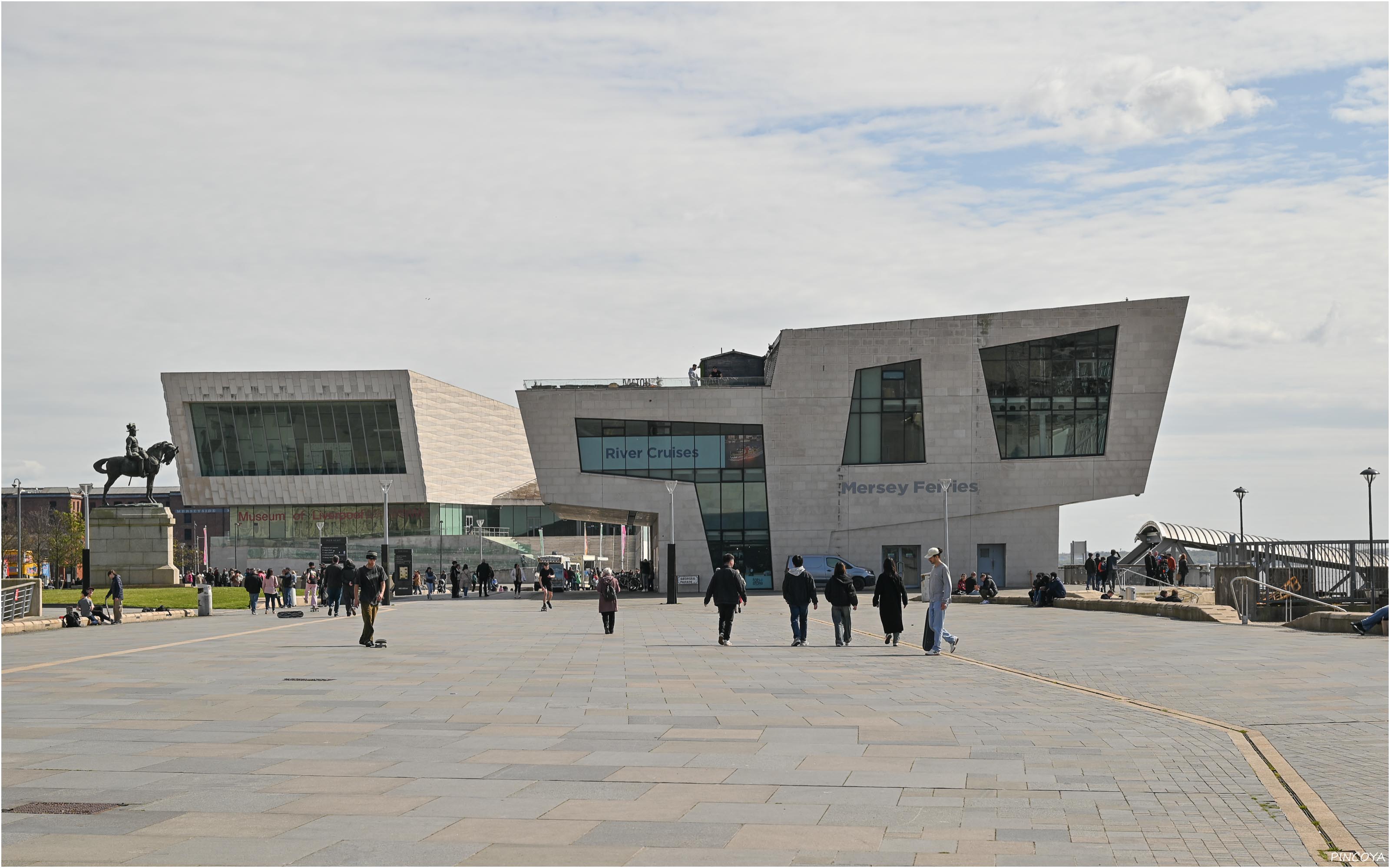 „Links ist schon etwas vom Liverpool Museum zu sehen, rechts das Pier Head.“