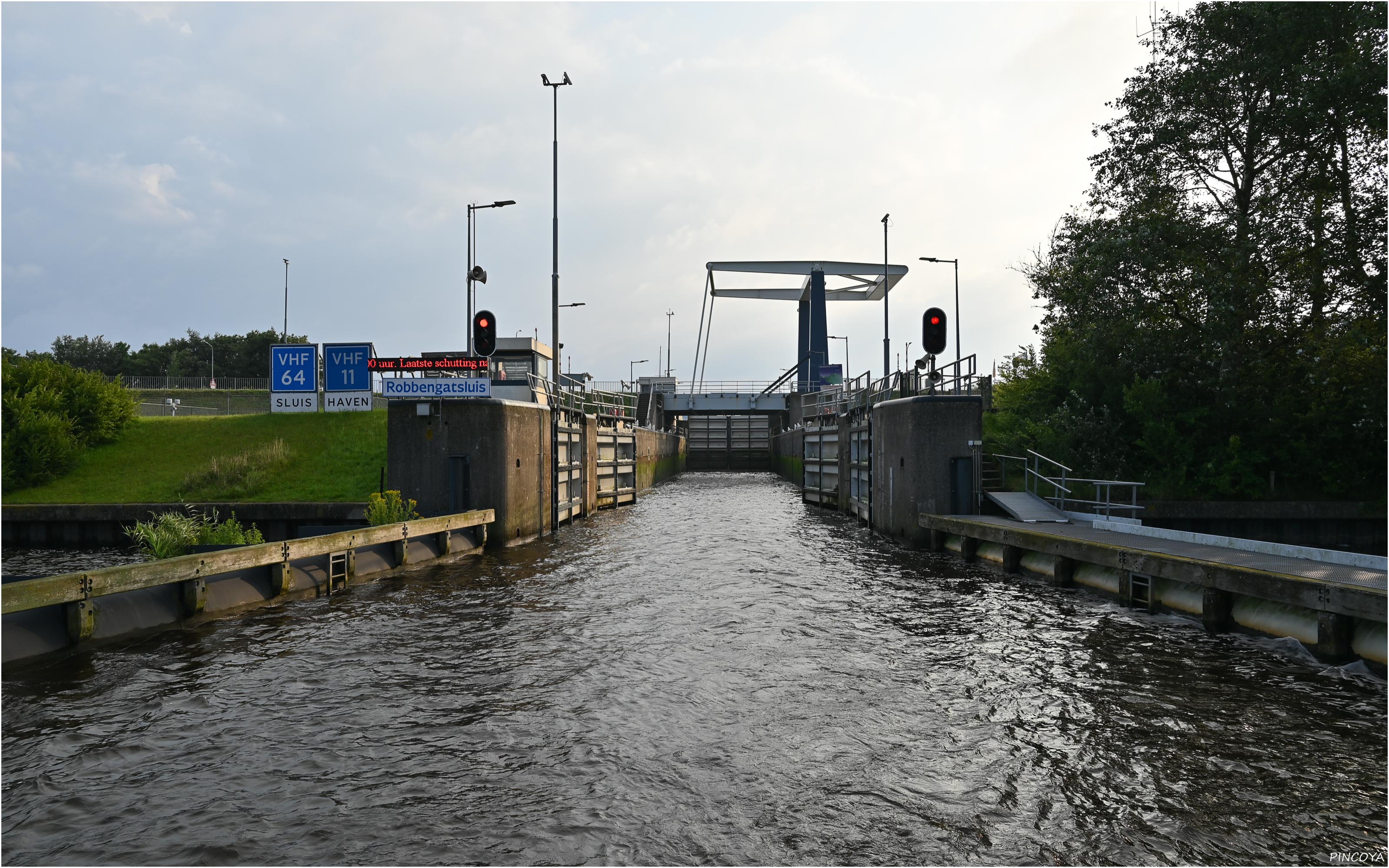 „Mit wieder laufendem Motor geht's aus der Robbengatsluis.“