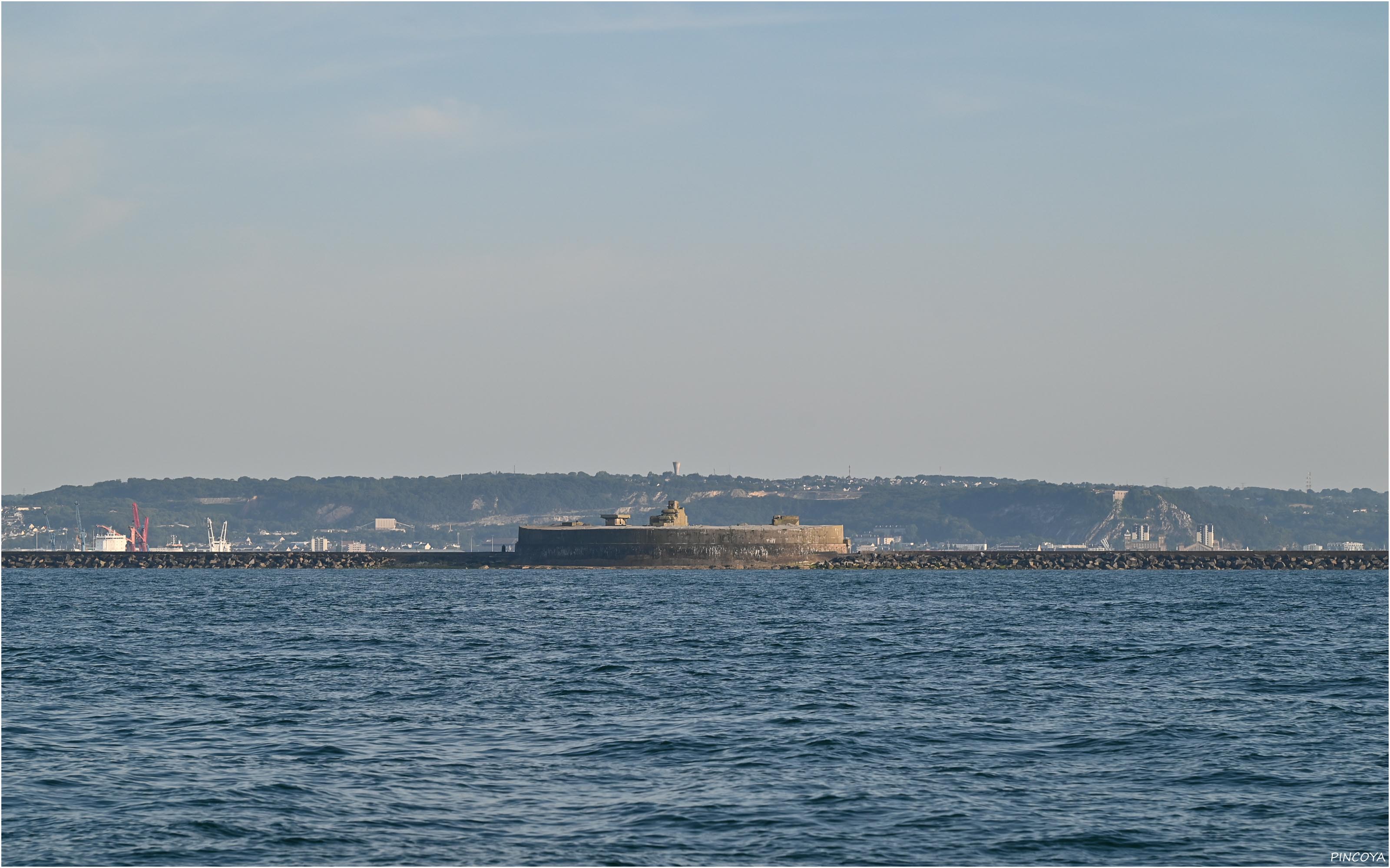 „Die mittlere Festung auf den Molen der Grande Rade de Cherbourg.“