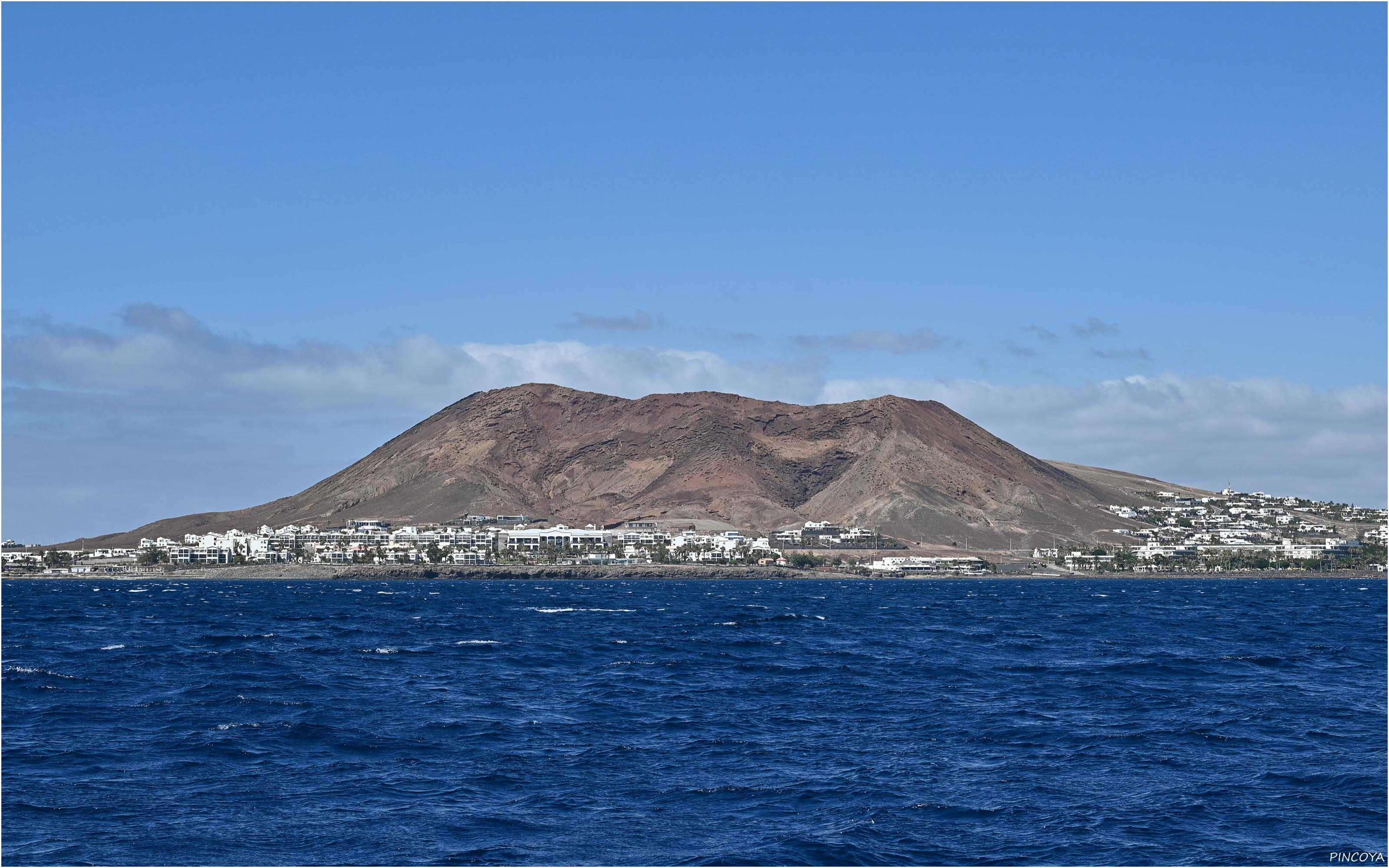 „Der Montaña Roja westlich von Playa Blanca.“