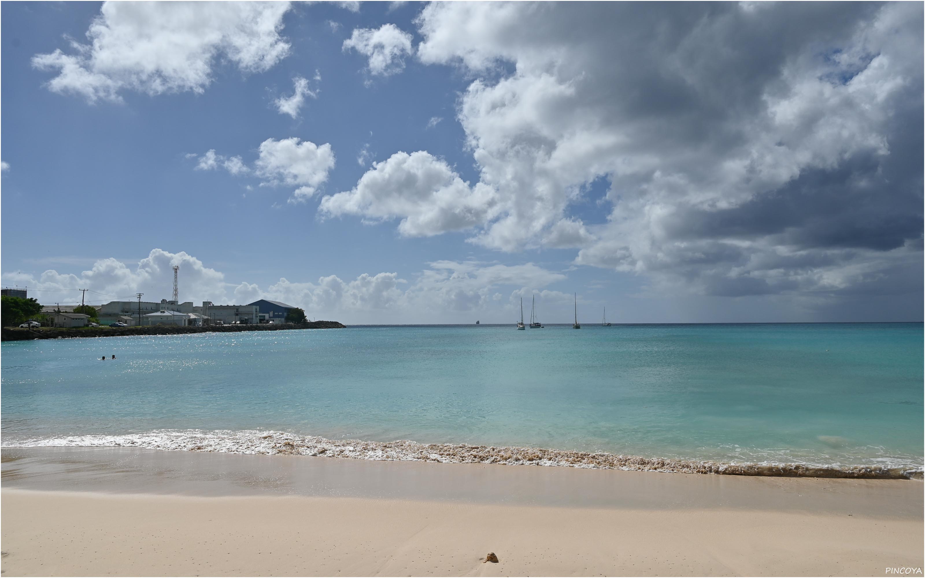 „Die PINCOYA vor dem Brandons Beach“