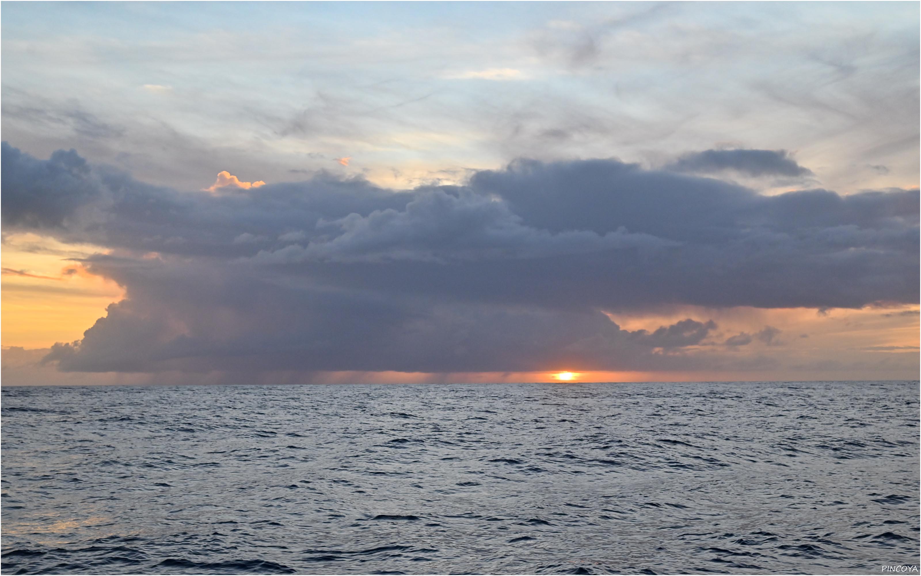 „Die Serie der Squalls reißt auch nach Sonnenuntergang nicht ab.“