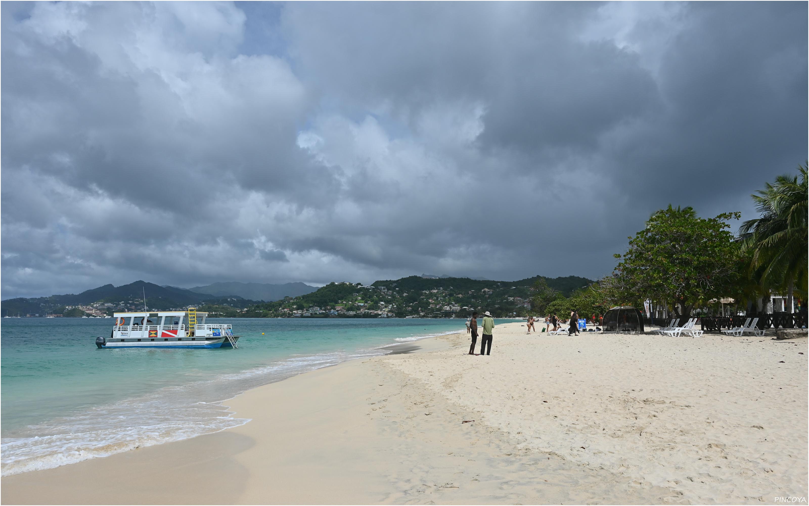 „Die Grand Anse Bay auf der Westseite“